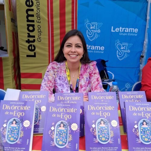 Éxito de convocatoria en la firma de libros de Anita Aldana en Sant Jordi 2025