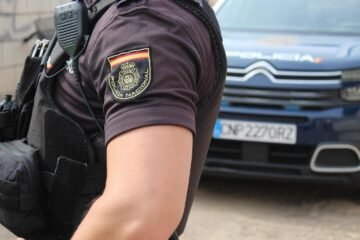 La Policía halla restos humanos en el interior de un cubo de basura en un piso de Gijón