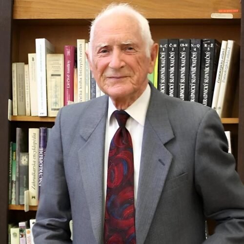 Scharffenberg, médico de 102 años y experto en longevidad: «Si te falta hierro, no tomes carne, aumenta el riesgo de cáncer»