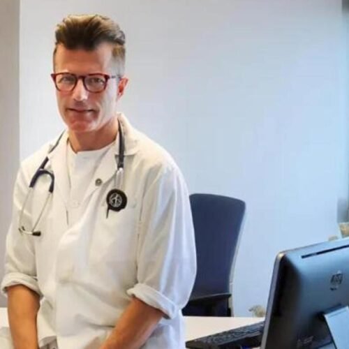 Manuel Viso, médico: «Lo que engorda no es la fruta de hueso ni la fruta en general en España, ese no es el problema»