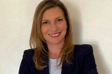 Ana Escribá, docente de VIU: “Es falso que si tienes un contrato temporal no te corresponde paga extraordinaria”