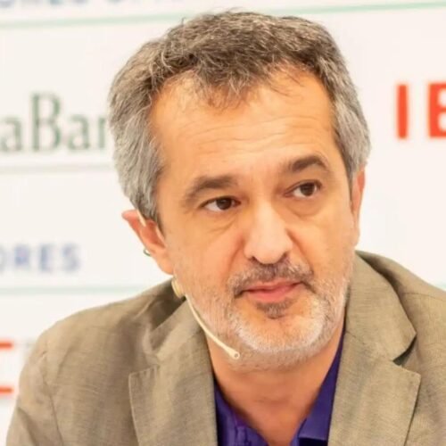 Eduardo Nagore, dermatólogo: «No hay que comprar la crema solar más cara, funciona igual»