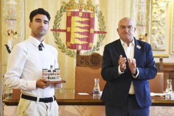 Dulzaro habla alto y claro: «De pequeño supe que era diferente y me lo hacían saber llamándome maricón»
