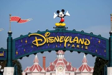 Acusan a un turista británico de alquilar Disneyland París por 130.000 euros para celebrar una boda ficticia con una menor de 9 años