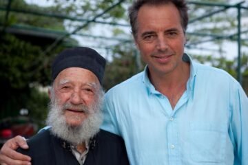 Dan Buettner, experto en longevidad: «¿Quieres vivir más en España? Tienes que comer este tubérculo como en Japón»