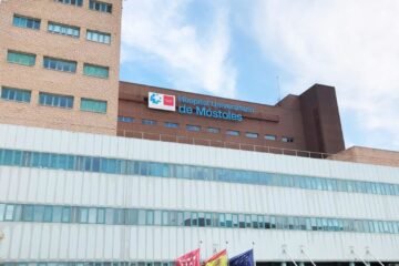 El hospital de Móstoles deriva a especialistas a cubrir huecos ante el colapso de Urgencias