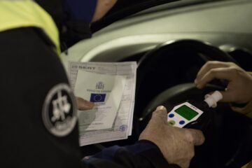 Detienen a un alicantino por conducir 28 kilómetros en sentido contrario y ebrio por la A-31