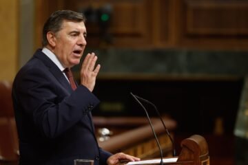 El PSOE acepta debatir una reforma del PP para controlar más al Gobierno en el Congreso