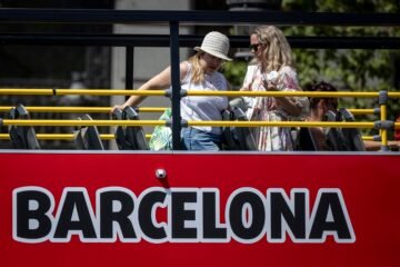 Collboni anuncia un cambio de paradigma turístico para Barcelona: “No buscaremos más visitantes”