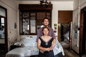 Una pareja colombiana, acogida a la regularización extraordinaria: “España nos impulsó cuando caímos con la dana”