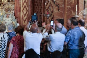 La hermandad de la Macarena centra en el profesor que llevó a cabo la restauración la responsabilidad del cambio estético de la talla
