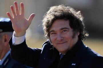 Milei presume de haber bajado la tasa de pobreza en 20 puntos en el primer trimestre de 2025