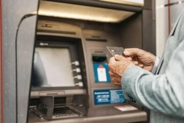 Cuándo se cobran las pensiones en junio: fecha en Caixabank, Santander, ING, BBVA y resto de bancos