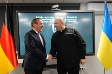 El ministro de Defensa alemán visita Kiev para abordar la ayuda militar adicional al Ejército de Ucrania