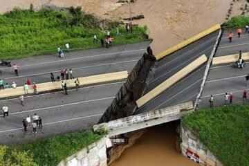 Colapsa un puente de la principal autopista de Venezuela tras las intensas lluvias