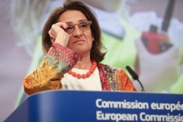 Teresa Ribera da ayudas en Europa a las nucleares, que persiguió en España