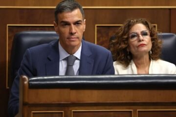 JP Morgan alerta sobre la incertidumbre por la «corrupción» en el PSOE, no descarta elecciones y señala «más estable» a una coalición de PP y Vox