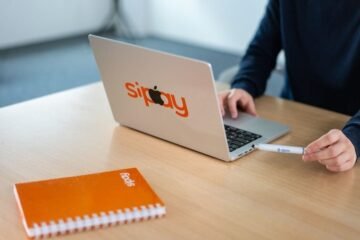 Sipay y Worldcoo potencian su alianza para extender en los comercios las microdonaciones solidarias en los pagos