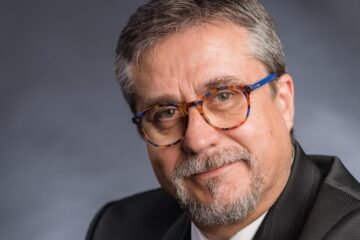 Alfredo Corell, inmunólogo: «Si se hace antes de las tres de la tarde, la siesta en España reduce el cortisol y la inflamación»