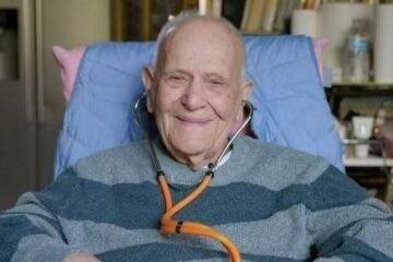 Doctor Christian Chenay, médico de 104 años: «En toda mi vida no me habré tomado más de una caja de paracetamol»