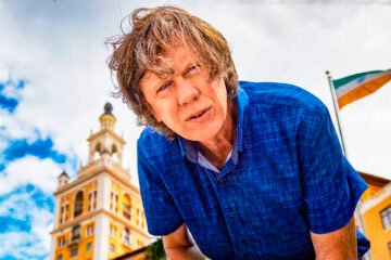 Thurston Moore, cantante de Sonic Youth: «Los Grammy parecen un desfile de moda o una pasarela de lencería»