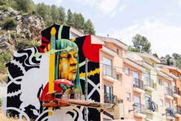 El festival de grafitis de Fanzara sobrevive al intento de censura previa con la solidaridad de vecinos y artistas
