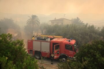 Confinar antes que evacuar ante los grandes incendios: “Es mucho más seguro estar en un domicilio que huir en coche”