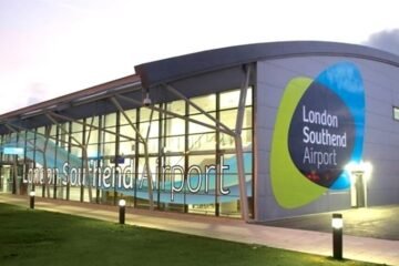 Un avión se estrella en un aeropuerto de Londres tras despegar
