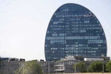 La banca española busca más tamaño con compras y nuevos mercados