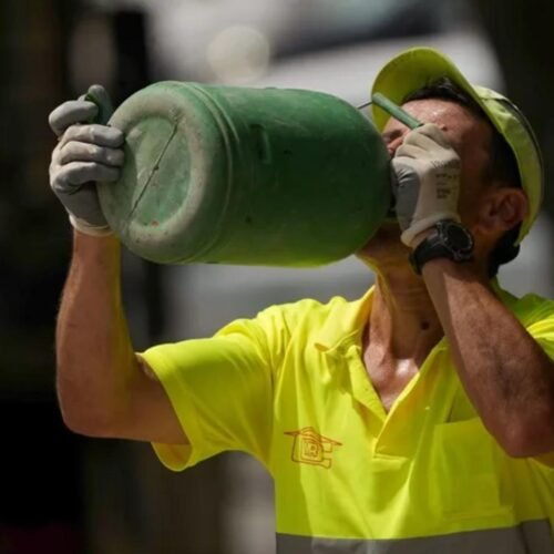 Si has trabajado al aire libre en la ola de calor, has perdido un mes de vida: la relación entre envejecimiento y temperatura