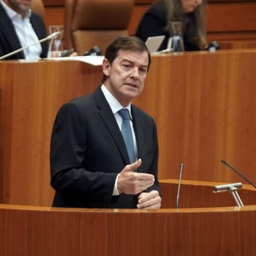 Mañueco pide al Gobierno abordar los incendios como cuestión de Estado: «Es España la que está ardiendo»