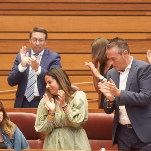 La oposición, sin piedad contra Mañueco: “Dimita, Castilla y León no le quiere”