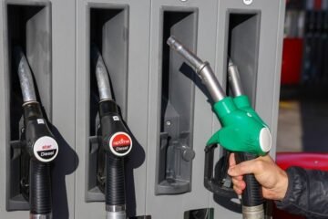 La operación retorno más barata desde 2021, hasta cuatro euros menos por llenar el depósito