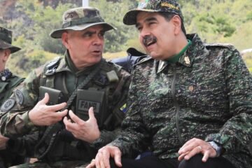 Maduro convoca un segundo alistamiento mientras despliega tropas para enfrentar la flota naval de EEUU