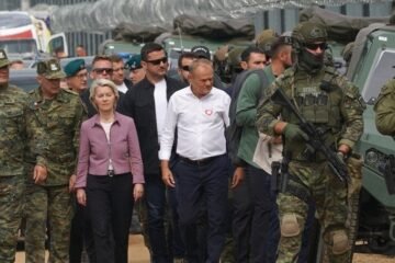 Von der Leyen defiende una «Ucrania bien armada» durante su viaje a la frontera polaca con Bielorrusia