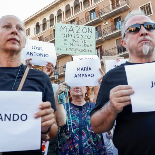 Décima protesta contra Mazón por la dana: “Vamos a estar aquí todos los meses juntos pidiendo justicia”