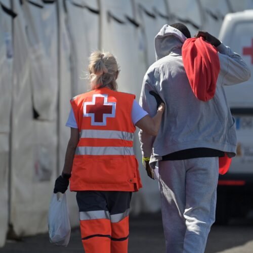 Mauritania localiza al menos 70 cadáveres tras el naufragio de un cayuco que iba rumbo a Canarias