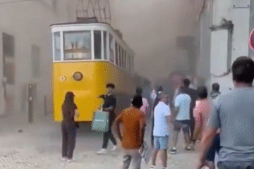 Al menos tres muertos y una veintena de heridos al descarrilar un funicular en Lisboa