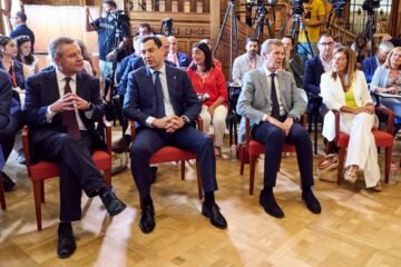 Page defiende la quita del Gobierno y aconseja a los presidentes del PP que sean “autónomos”