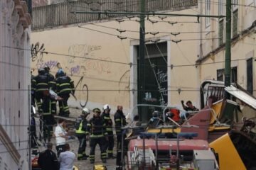 Al menos catorce muertos y una veintena de heridos al descarrilar un funicular en Lisboa, según medios portugueses