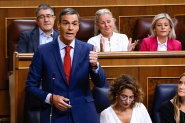 Última hora de la actualidad política, en directo | Sánchez presume de la estabilidad de su Gobierno y Feijóo le dice que “pactaría hasta con Netanyahu” para seguir en el poder