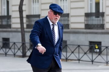 “El del Opus me ha encargado un reportaje de los puticlubs del suegro de Pedro Sánchez”