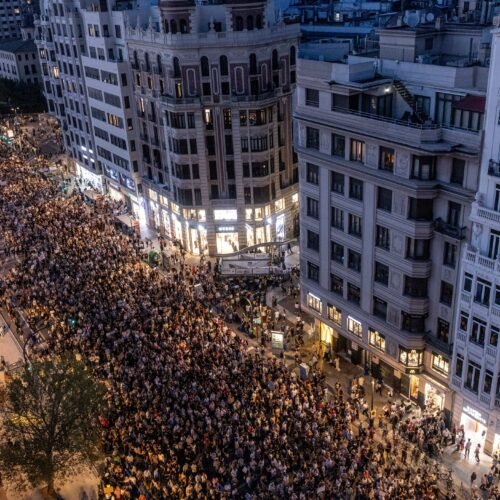 La calle mantiene la presión sobre Mazón: miles de valencianos se manifiestan un año después de la dana