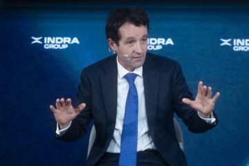 Ángel Escribano ‘seduce’ a la consejera más rebelde de Indra para que apoye la compra de su empresa