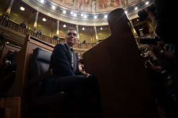 Sánchez va a la comisión del Senado preparado para defender a su familia y “desmontar bulos”