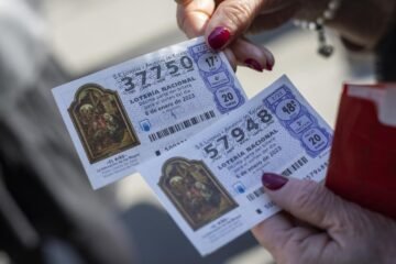 José Luis, lotero, sobre los premios de Lotería de Navidad sin impuestos:  «Los primeros 40.000 euros están exentos»