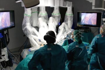 La última generación del robot Da Vinci impulsa la cirugía robótica en España