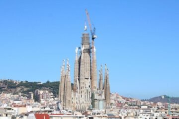 17 metros de altura para coronar la Sagrada Familia: así será la cruz tridimensional de la iglesia más alta del mundo