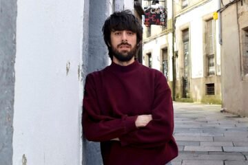 El escritor David Uclés planta a Reverte en un jornadas sobre la Guerra Civil por la presencia de Aznar y Espinosa de los Monteros: «No puedo verme en el mismo cartel que estos dos individuos»