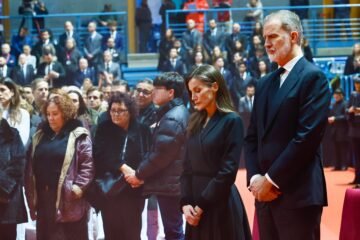 La emoción sacude el multitudinario adiós de Huelva: “Estamos aquí para apoyarnos entre todos”